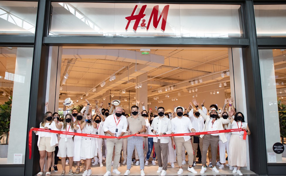 H M Now open in Panama